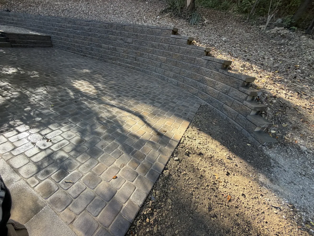 Cut caps following the curve of the block retaining wall at the edge of the paver patio in Cincinnati, OH